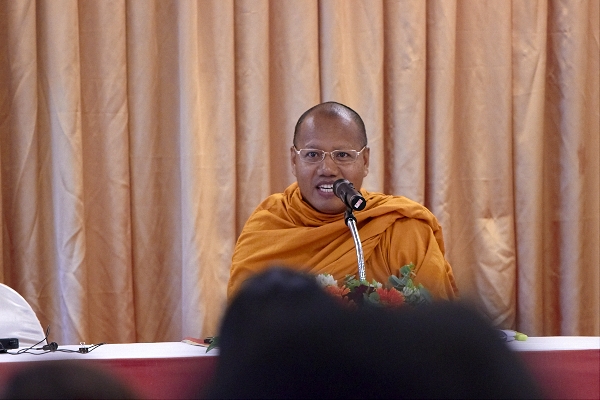 พระมหาประนอม ธฺมมาลฺงกาโร บรรยายเรื่องการอ่านภาษาบาลี