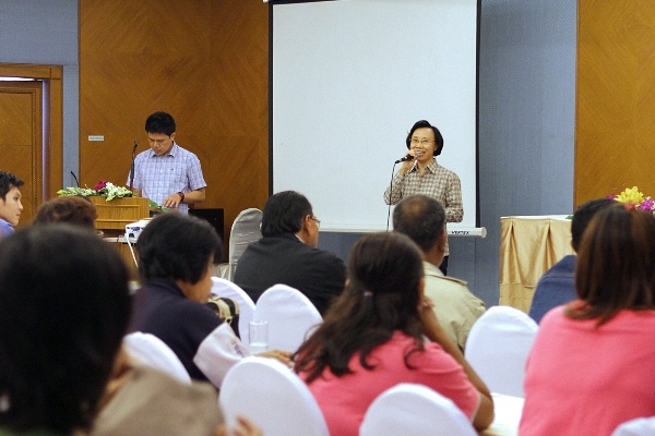 คุณนิรมล เปี่ยมอุดมสุข ประธานชมรมฯ เล่าความเป็นมาของชมรม